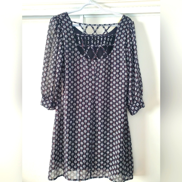 Dress with asimetrical design.  Sz M. - Picture 1 of 6